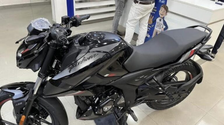 Bajaj Pulsar N150 बाइक स्पोर्टी लुक में करेगी दीवाना, पावर इंजन में बेस्ट